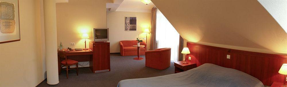 Hotel Promenada Клайпеда Екстериор снимка