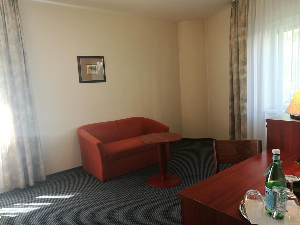 Hotel Promenada Клайпеда Екстериор снимка