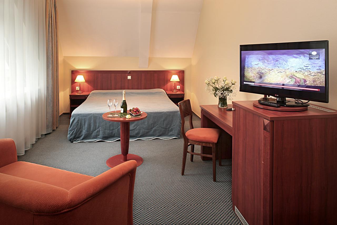 Hotel Promenada Клайпеда Екстериор снимка