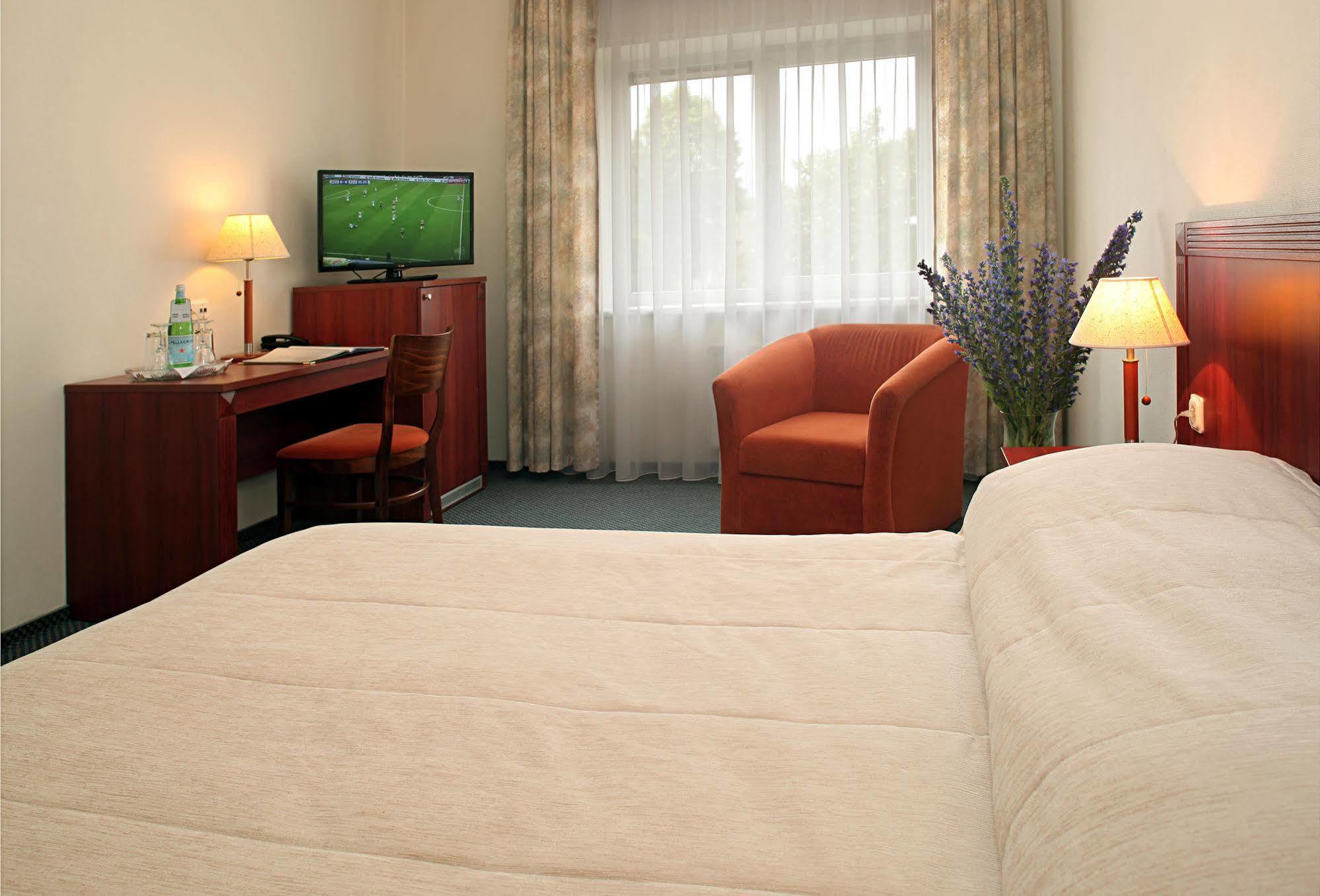 Hotel Promenada Клайпеда Екстериор снимка
