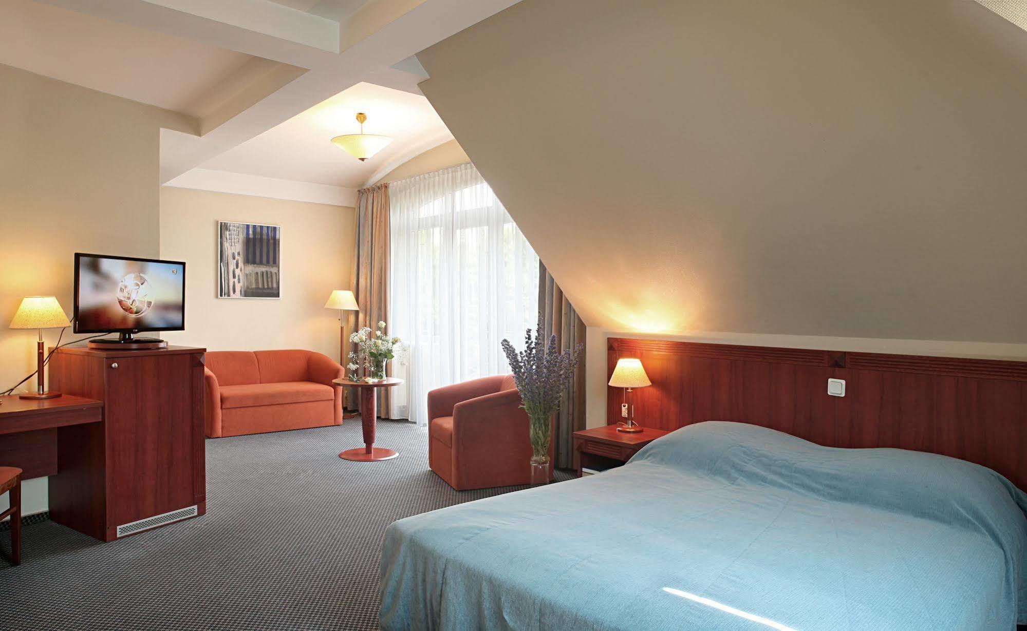 Hotel Promenada Клайпеда Екстериор снимка