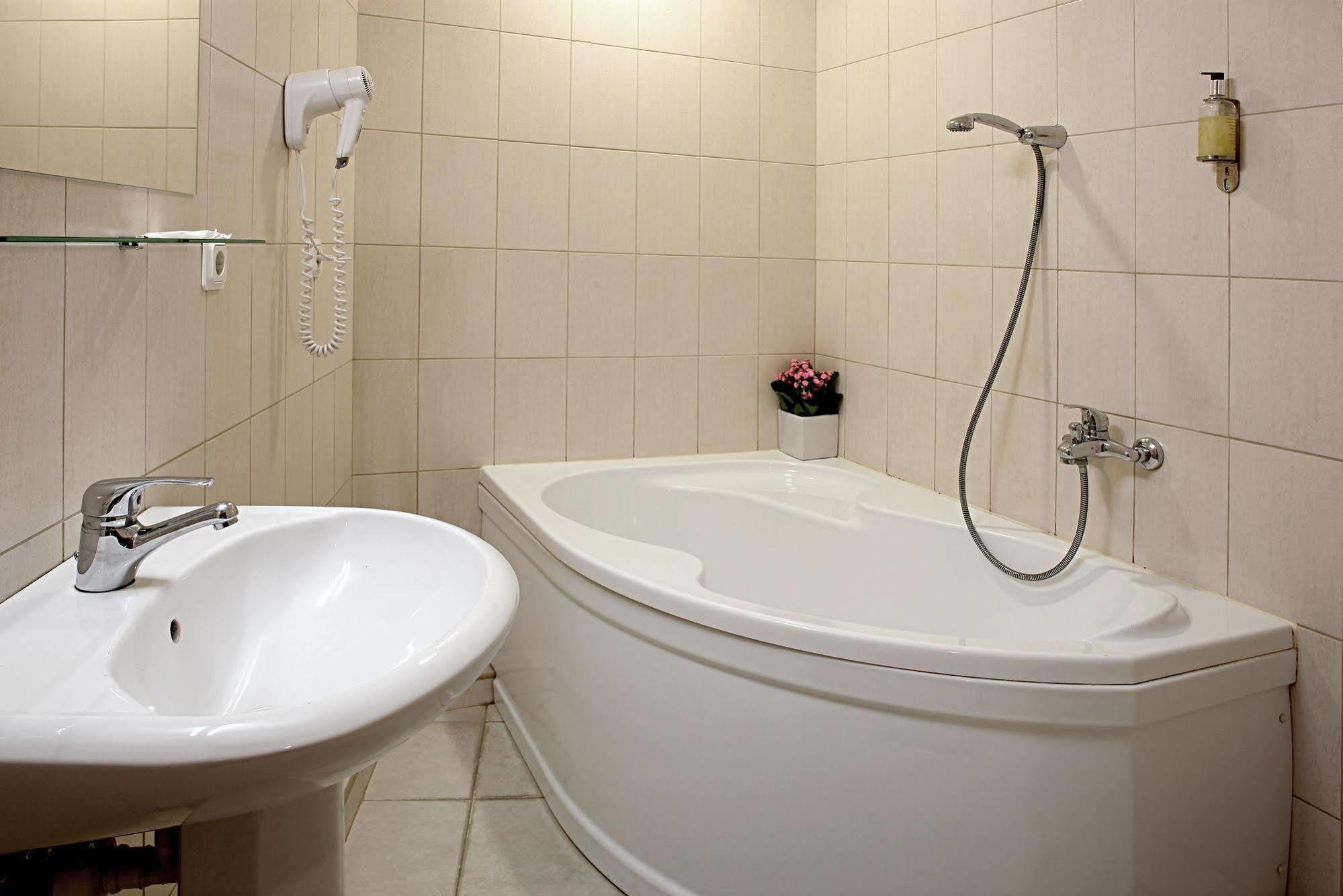 Hotel Promenada Клайпеда Екстериор снимка