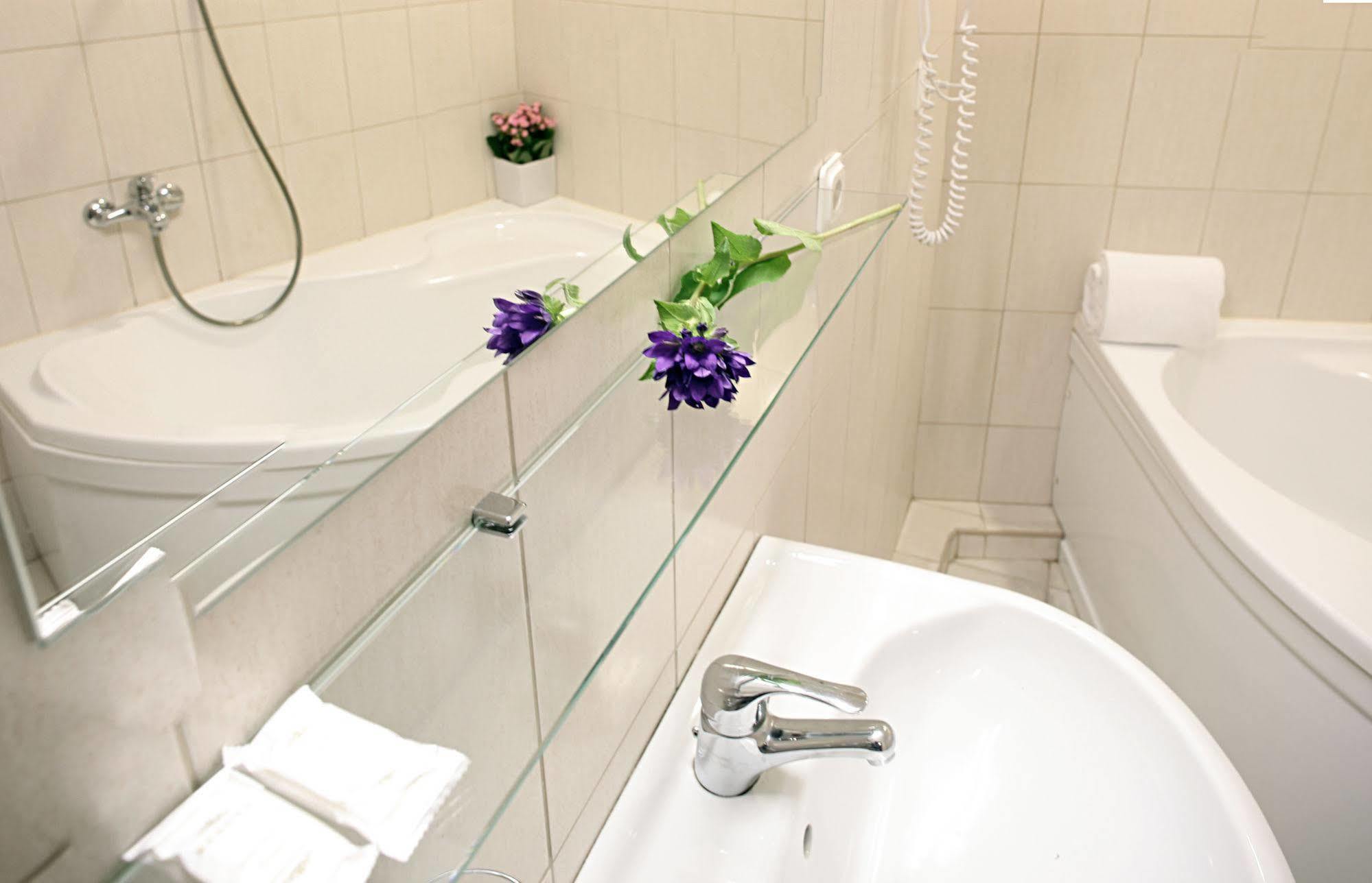 Hotel Promenada Клайпеда Екстериор снимка
