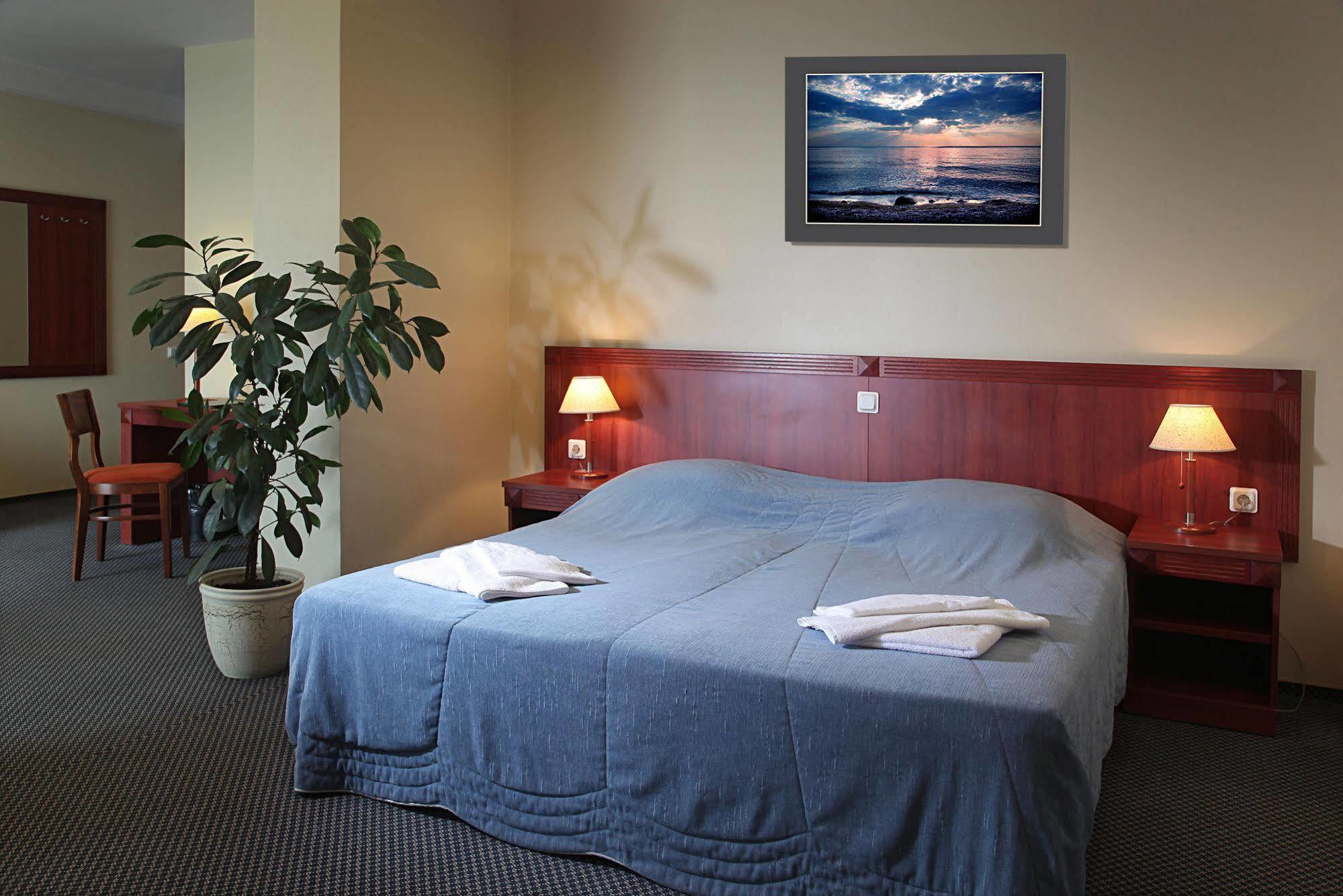 Hotel Promenada Клайпеда Екстериор снимка