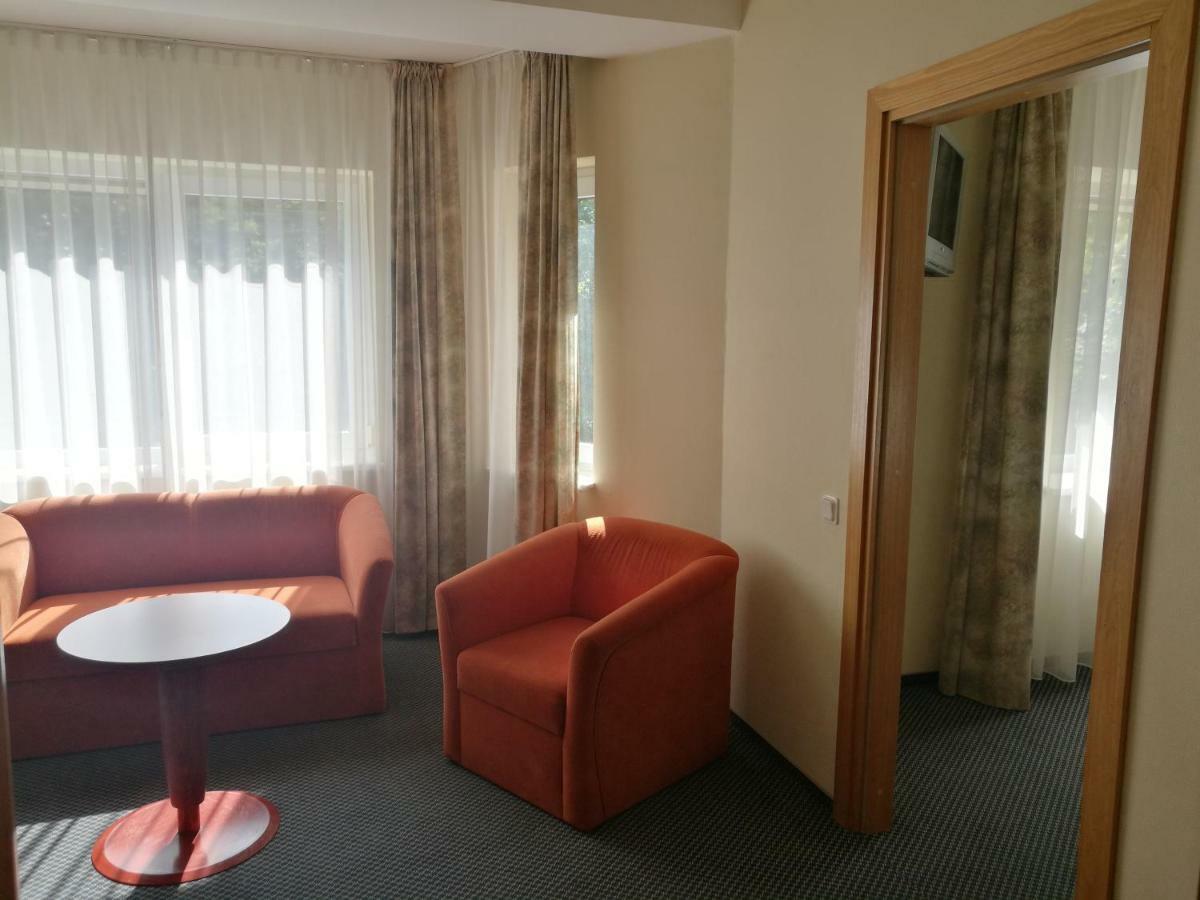 Hotel Promenada Клайпеда Екстериор снимка