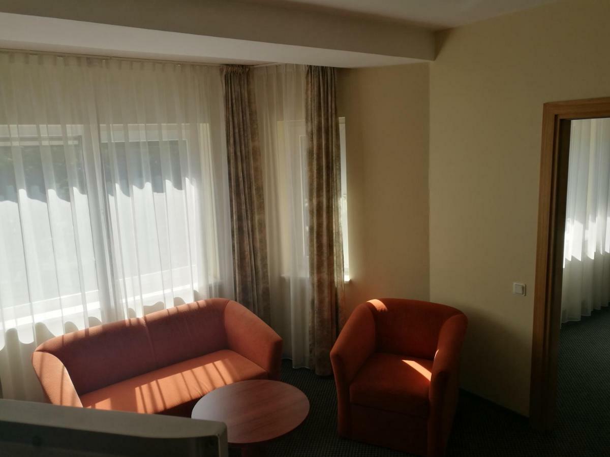 Hotel Promenada Клайпеда Екстериор снимка
